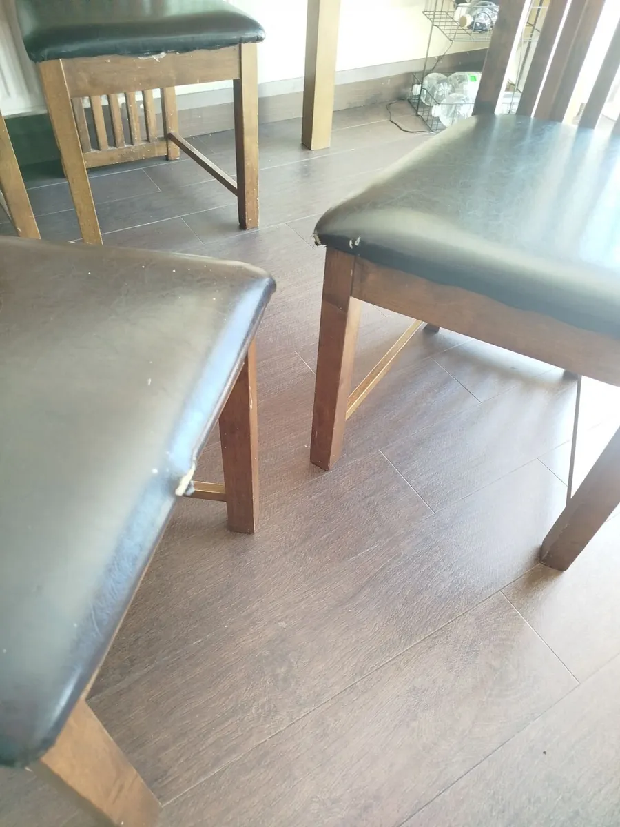 Kitchen table and chairs - Image 4