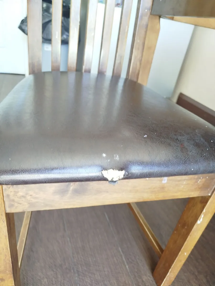 Kitchen table and chairs - Image 3