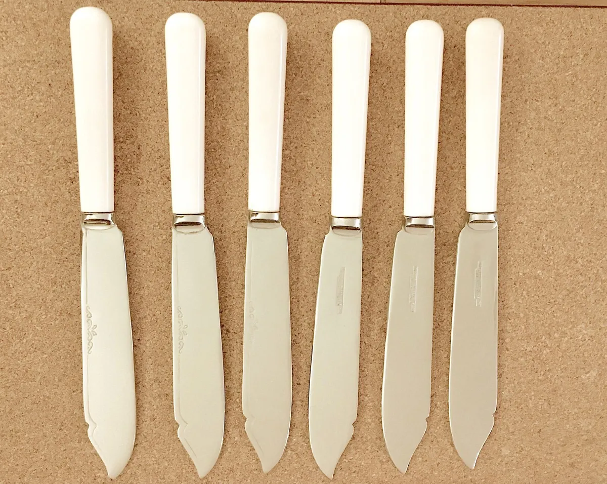 Full vintage matching set of 12 knives and forks - Image 4