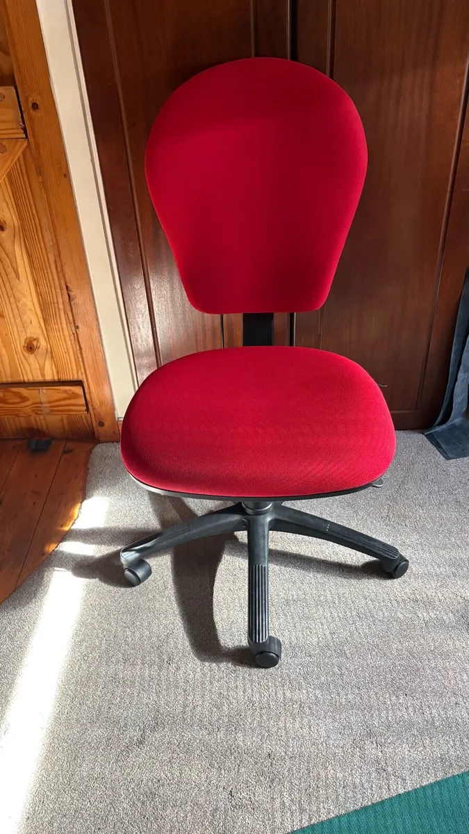 Office chair - Image 1