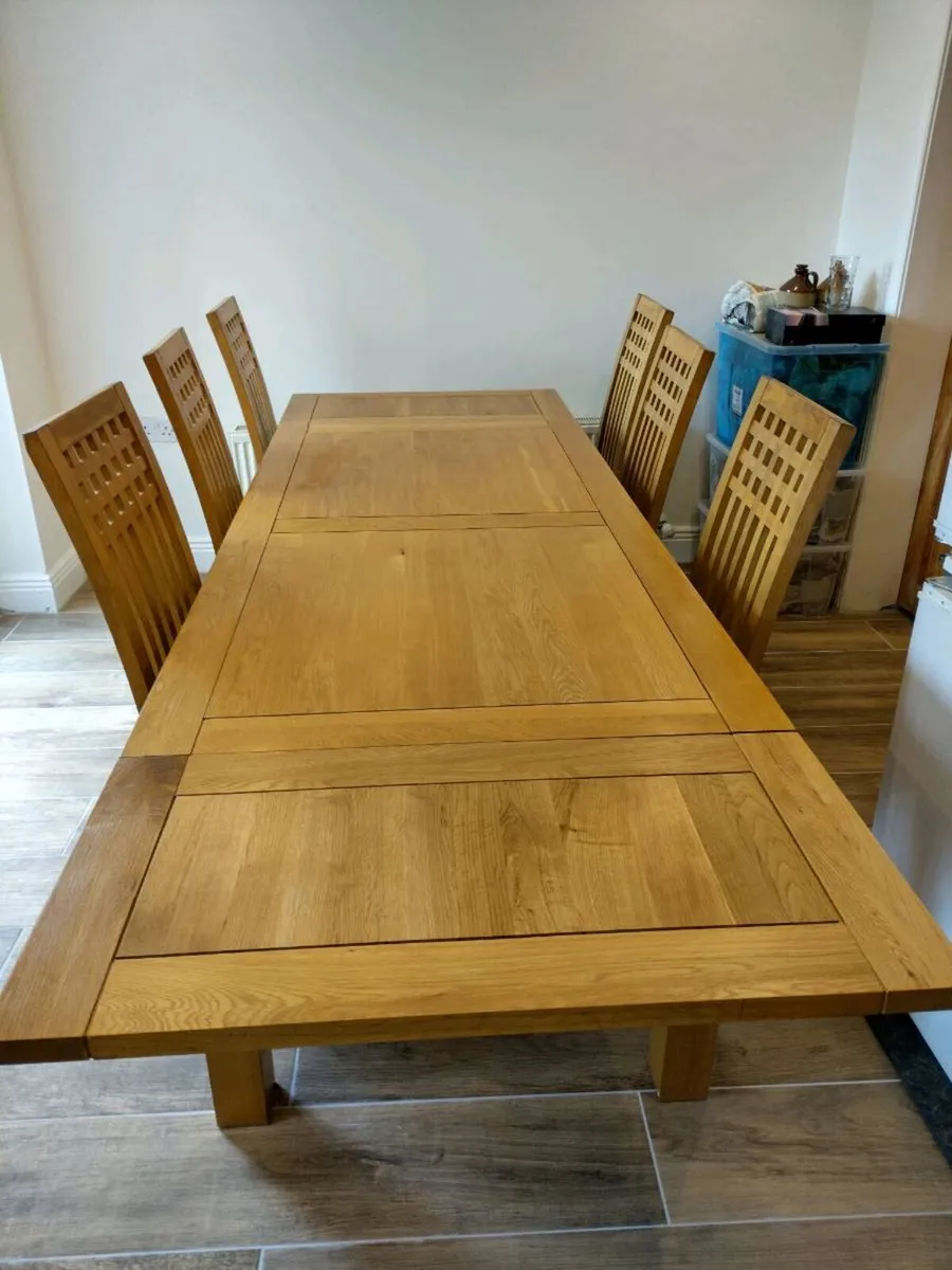 Table and chairs - Image 2