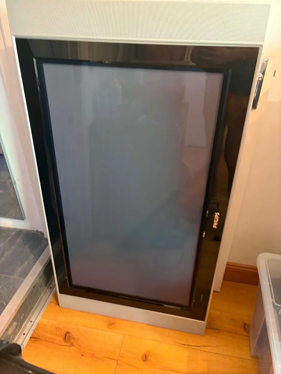 Philips tv with brackets 55 inch - Image 3