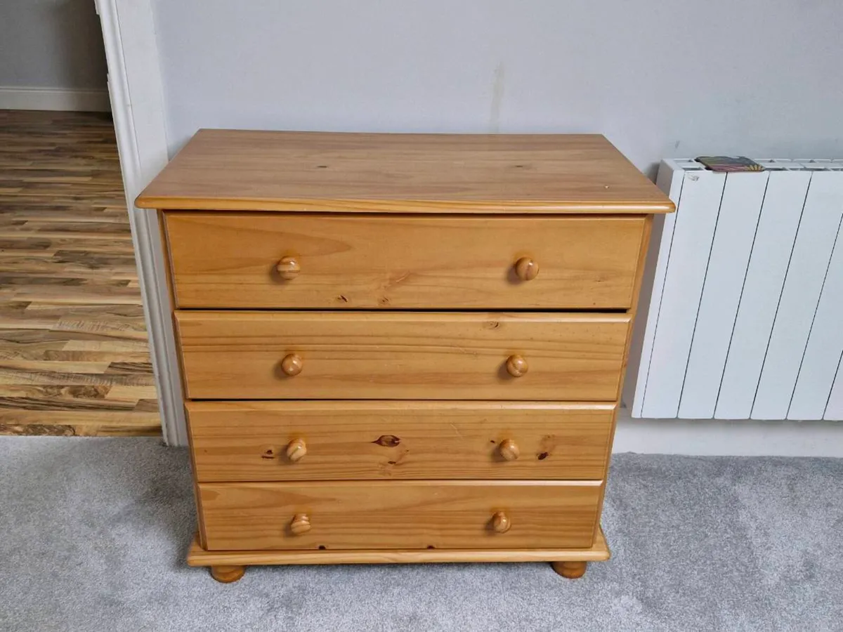 Pine chest of drawers