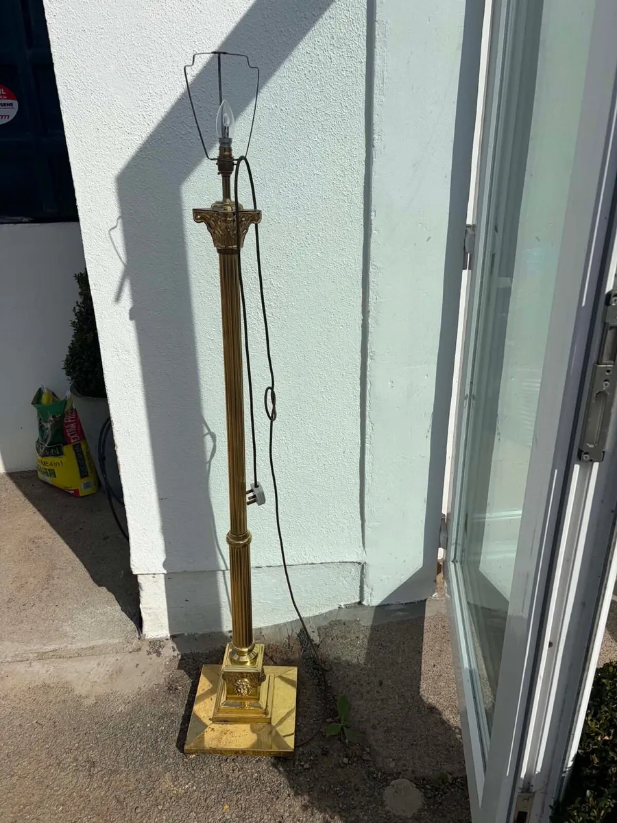 Standing lamp €30 - Image 1