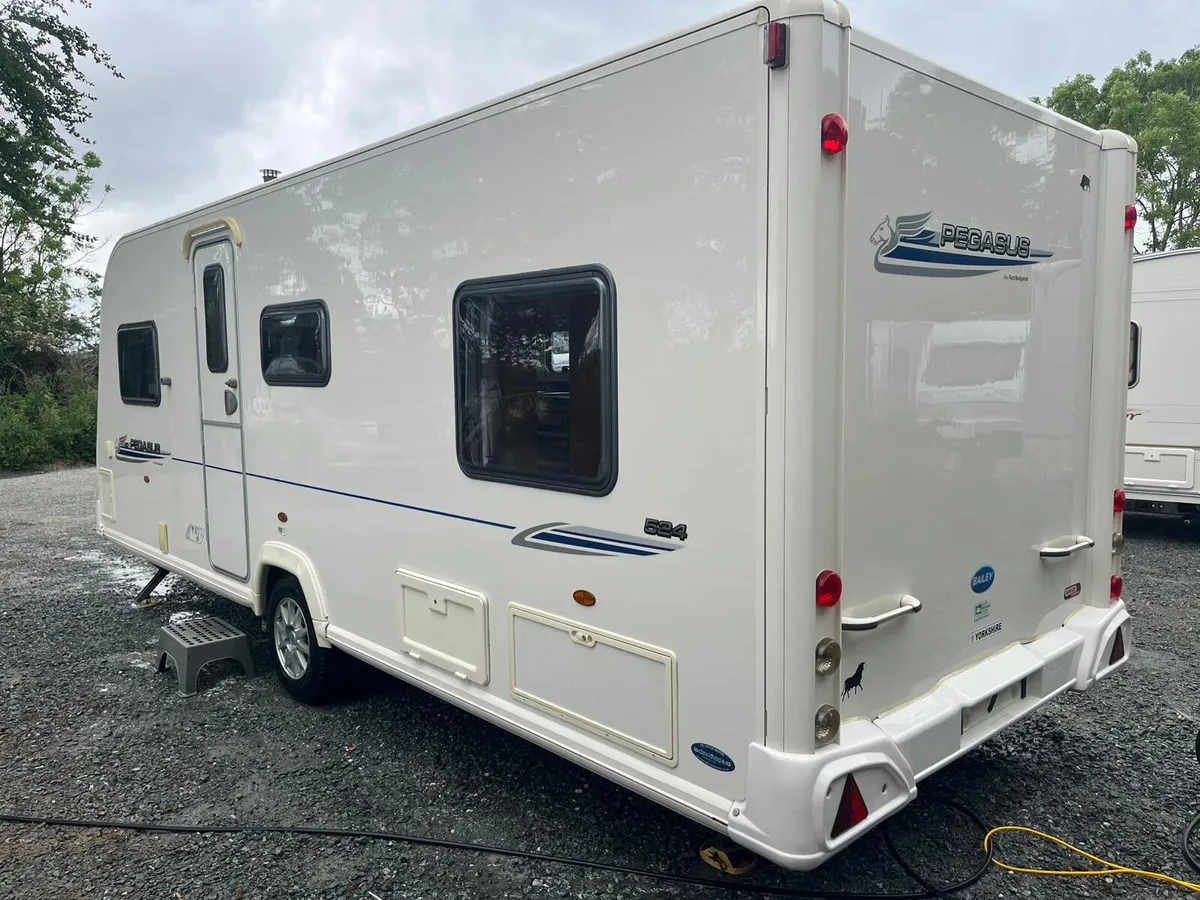 Bailey pegasus fixed bed excellent condition - Image 1