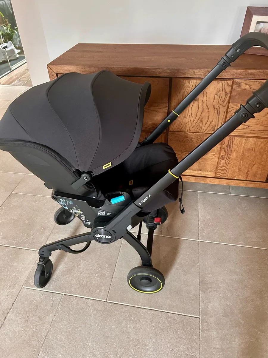 Doona X car seat & stroller with isofix base - Image 1