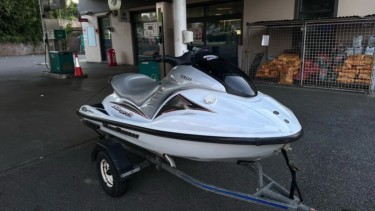 Yamaha GP1200R - Image 2