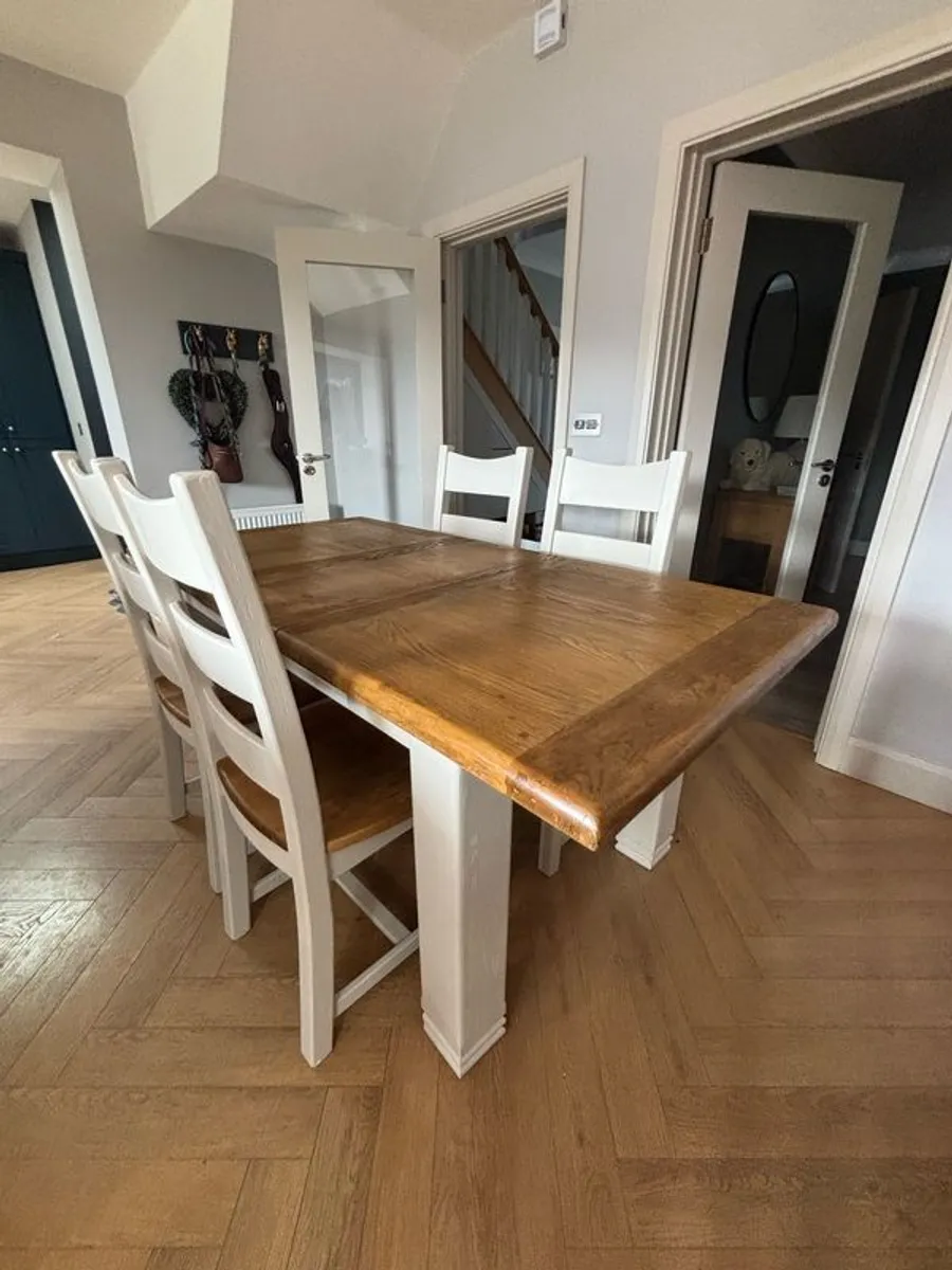 Extendable Oak dining table & 4 chairs - Image 1