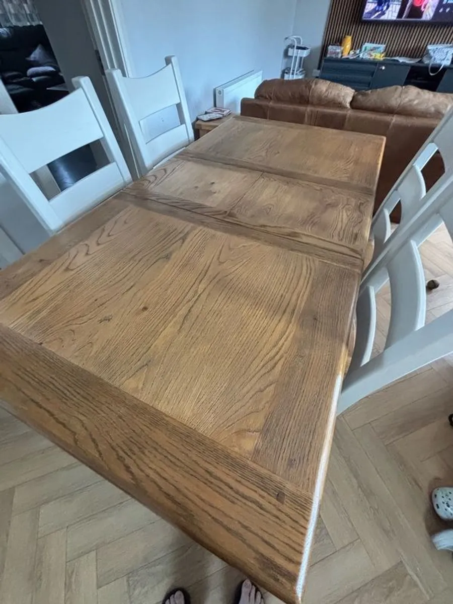 Extendable Oak dining table & 4 chairs - Image 2