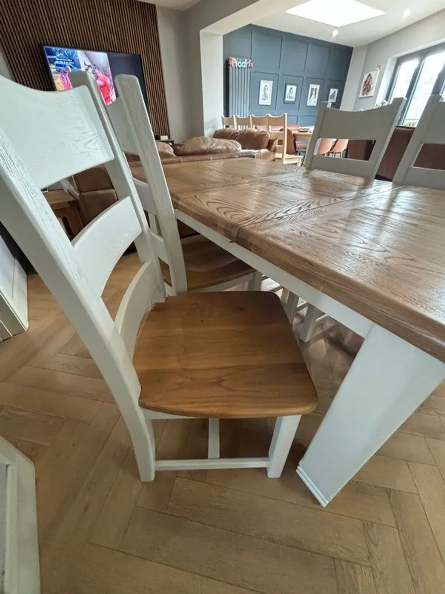 Extendable Oak dining table & 4 chairs - Image 4