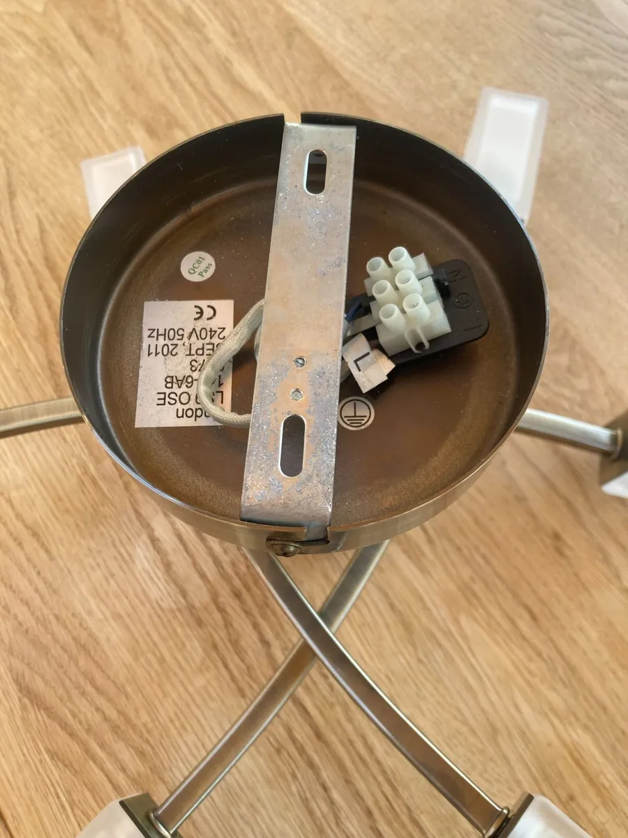 Light fitting FREE - Image 2