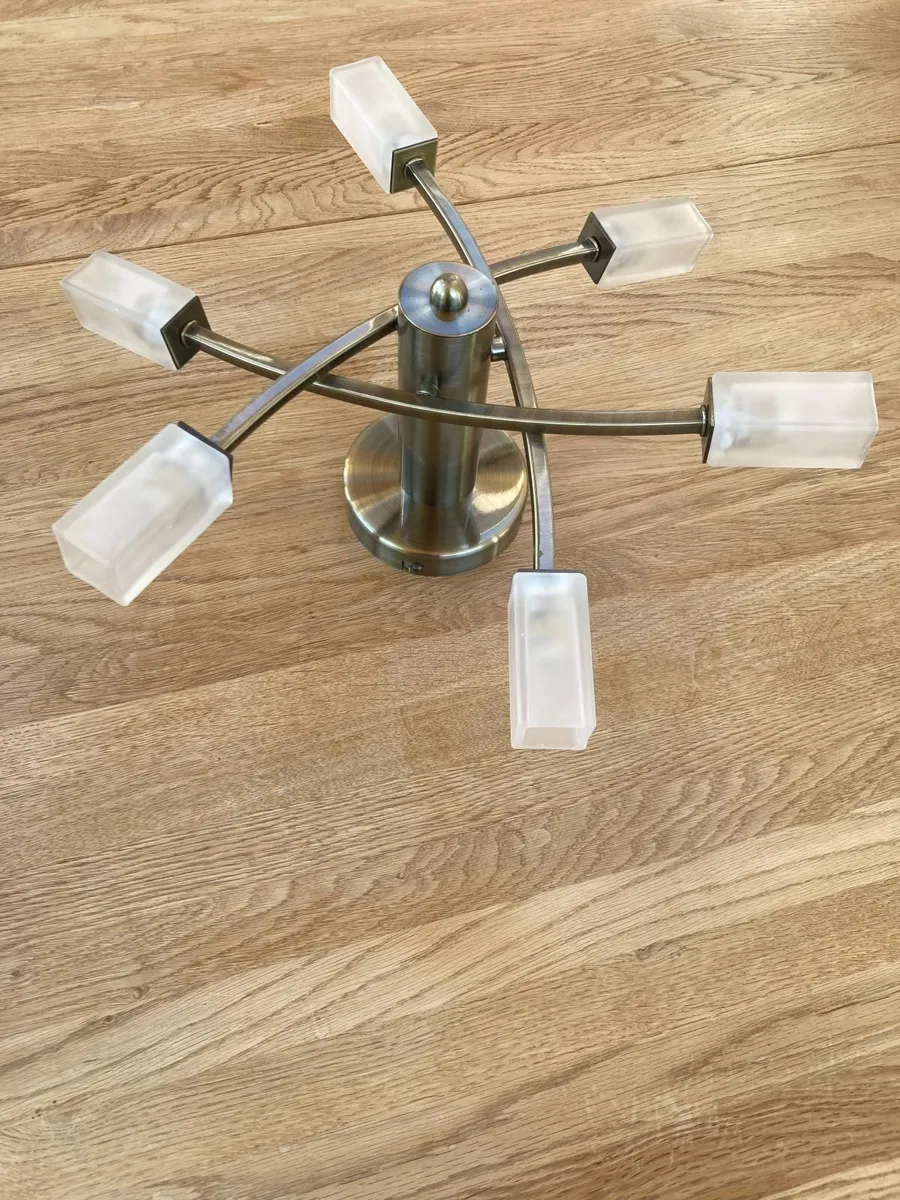Light fitting FREE - Image 1