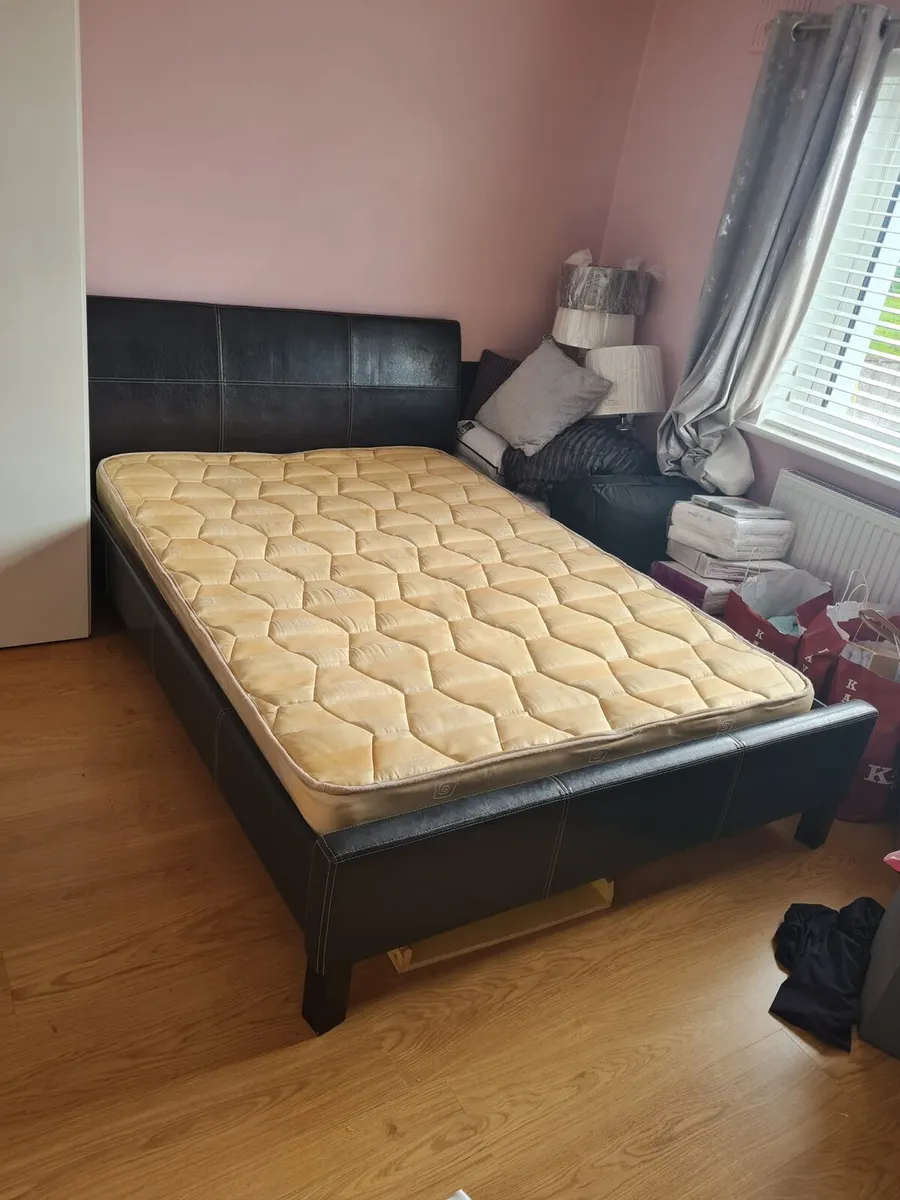 Double bed - Image 1