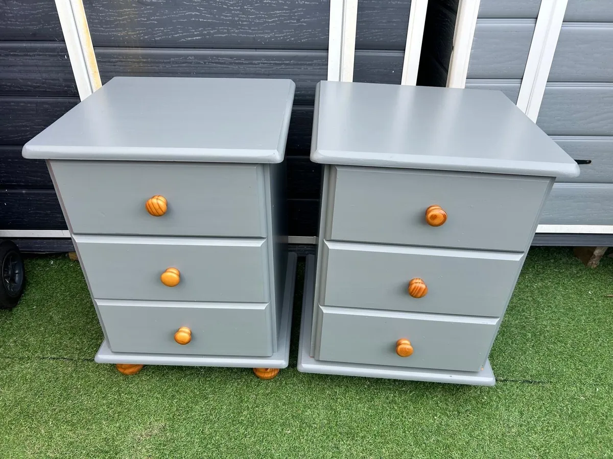 Grey lockers pair