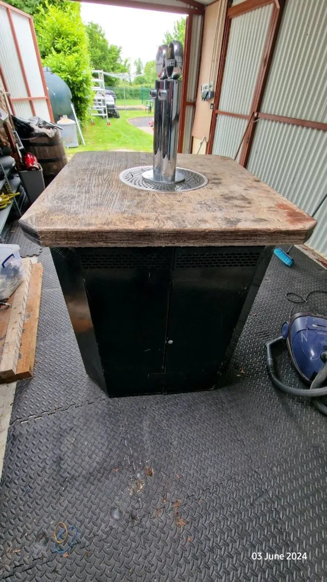 Outside bar - Image 1