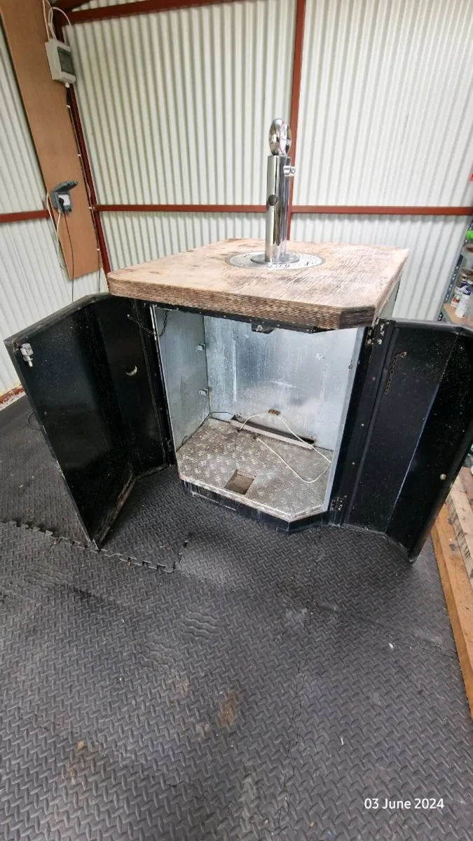 Outside bar - Image 2