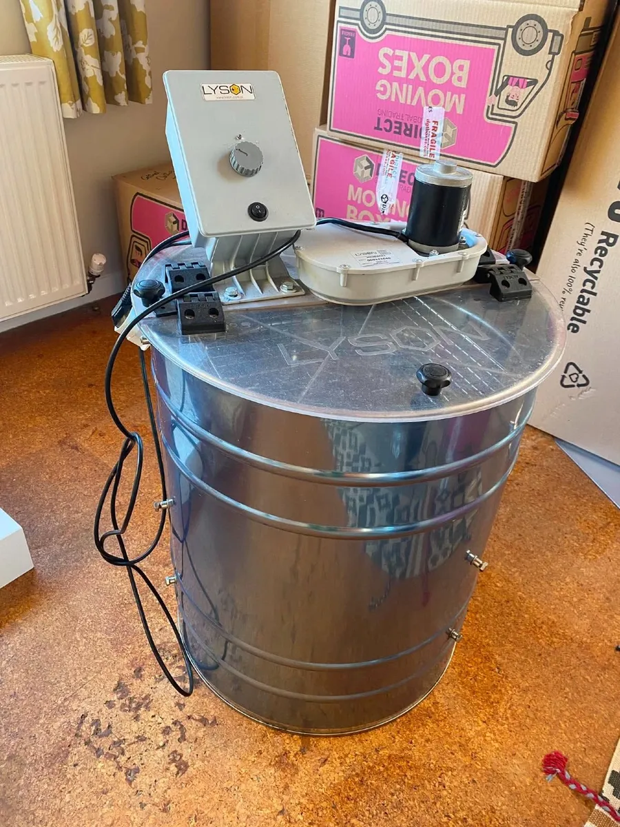 Electric 8 frame Spinner - Beekeeping - Image 1