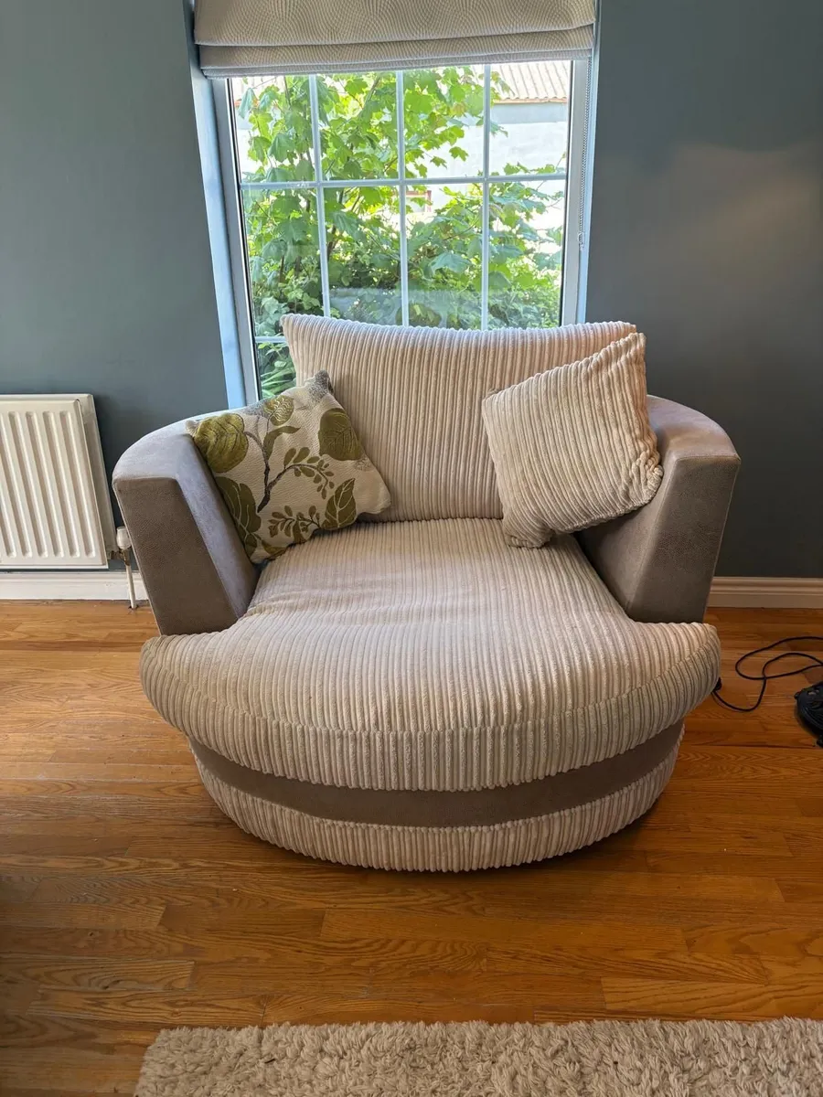 Snuggler armchair and footstool - Image 2