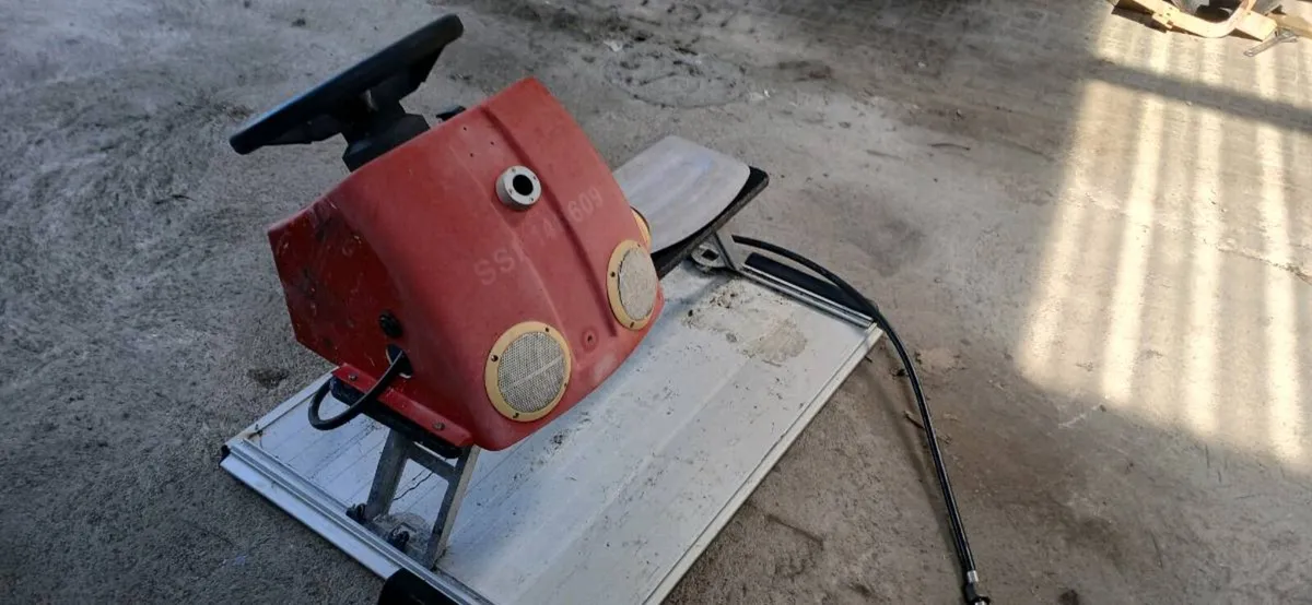 Steering  console  with  steering - Image 1