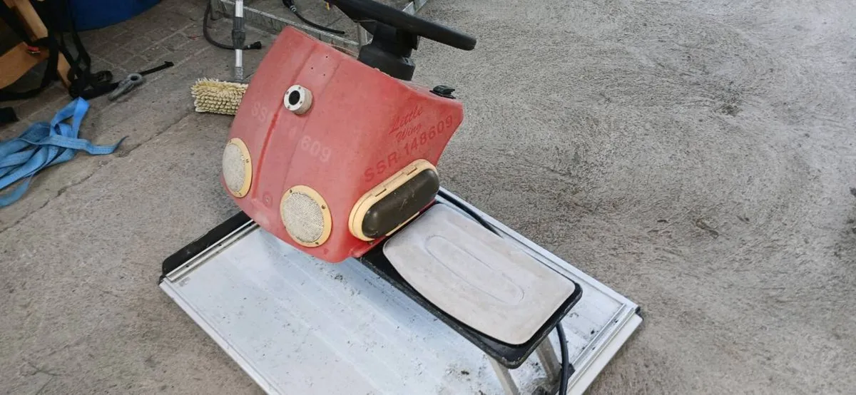 Steering  console  with  steering - Image 2