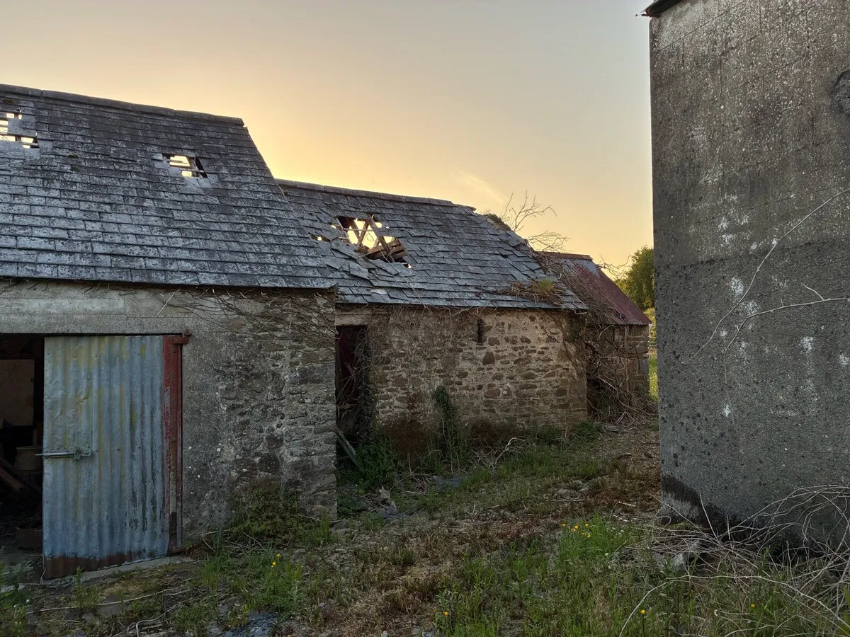 Old farm building field stone - Image 2
