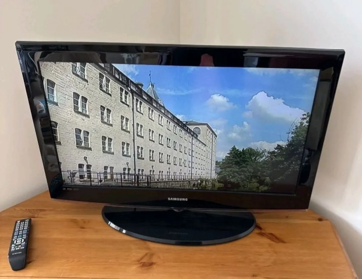 Samsung 32" lcd TV - Image 1