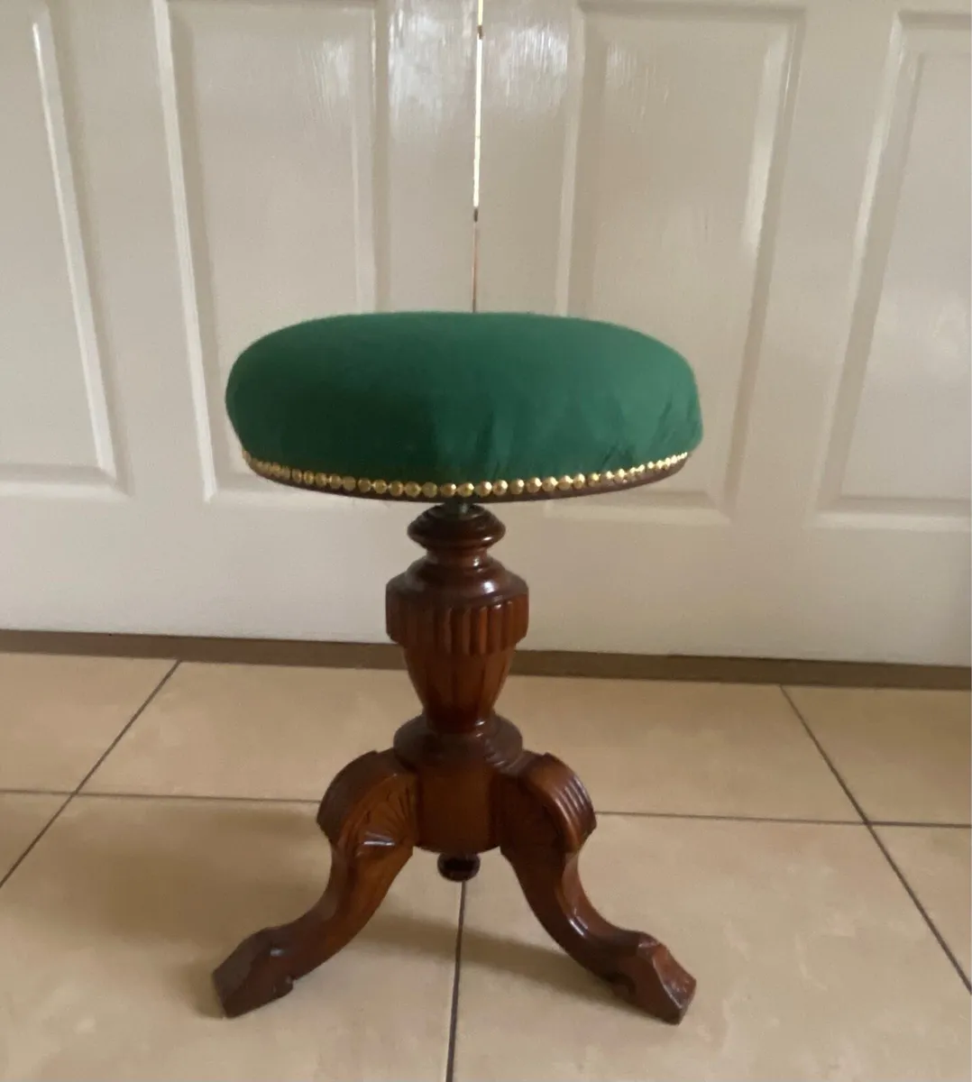 Victorian adjustable piano stool