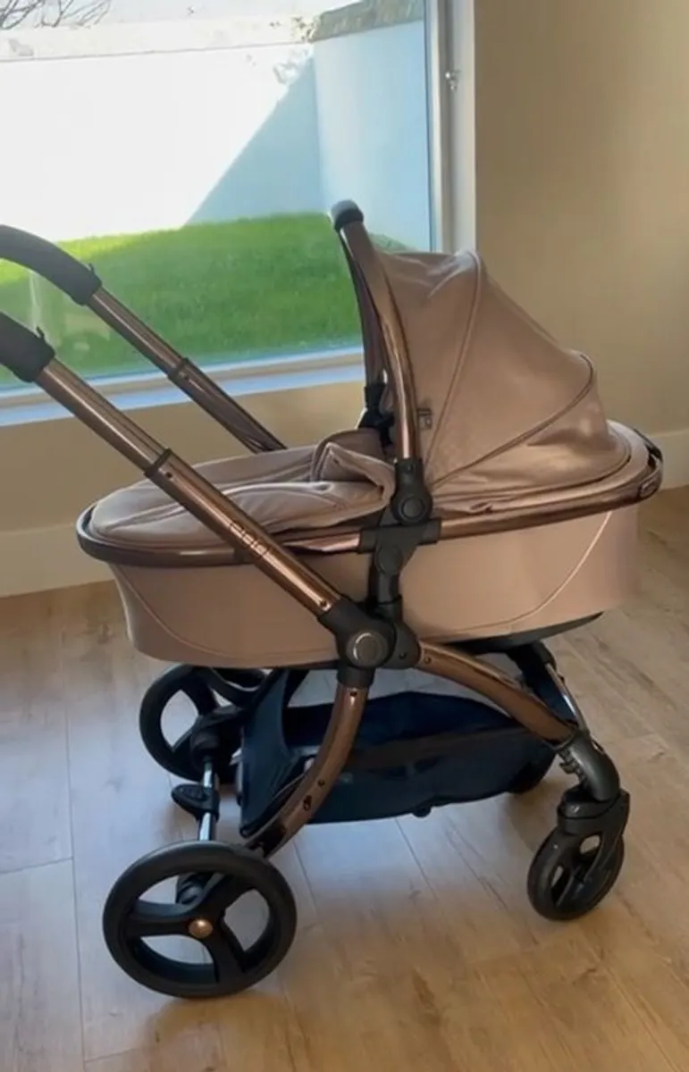 Egg 3 pram buggy - Image 1