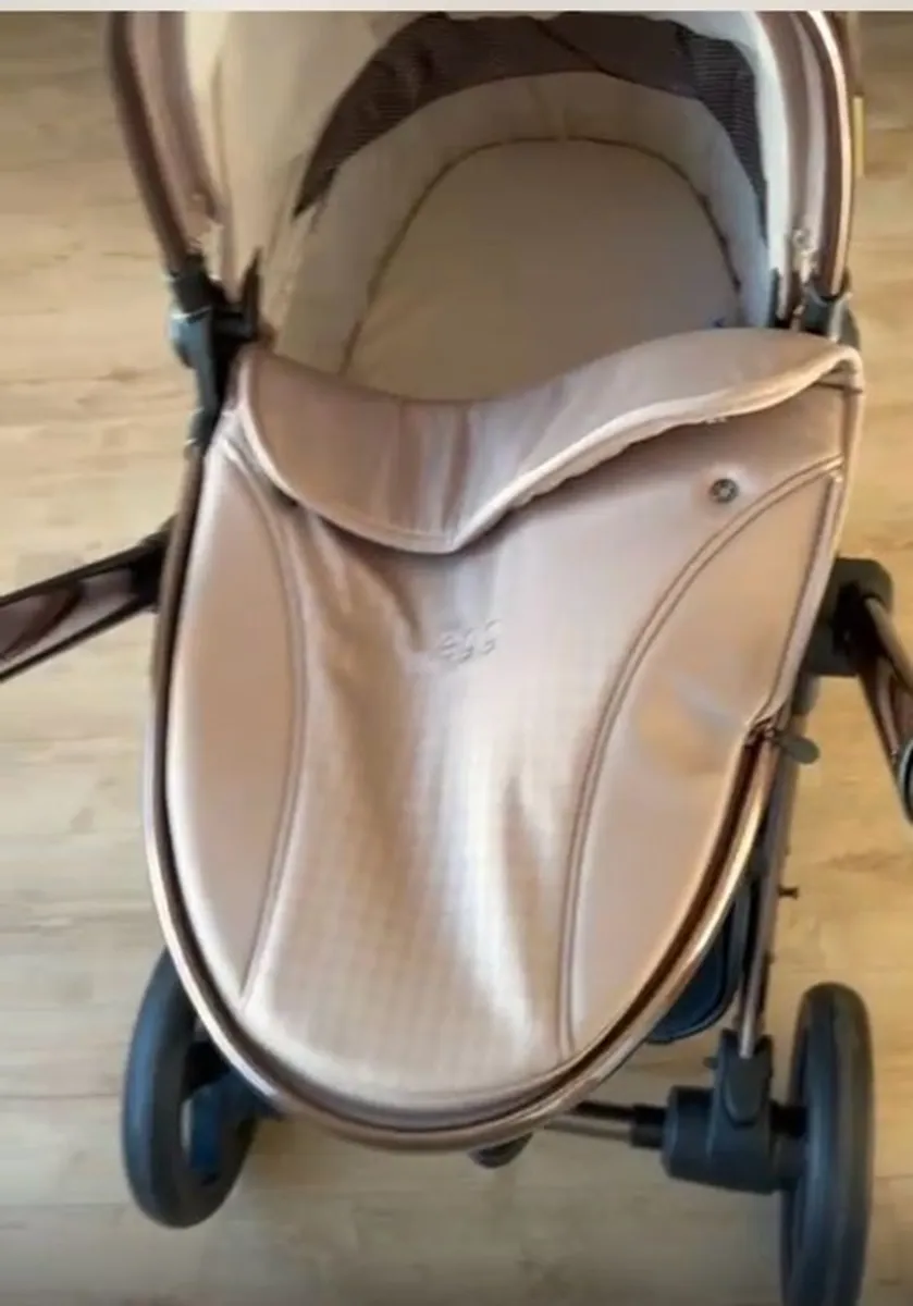 Egg 3 pram buggy - Image 2