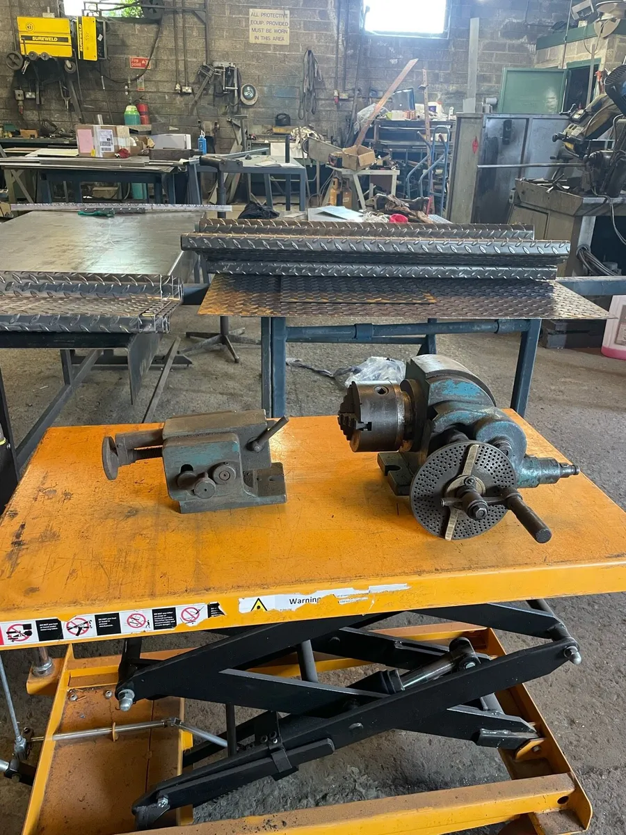 Milling Machine Dividing head and Tailstock - Image 1