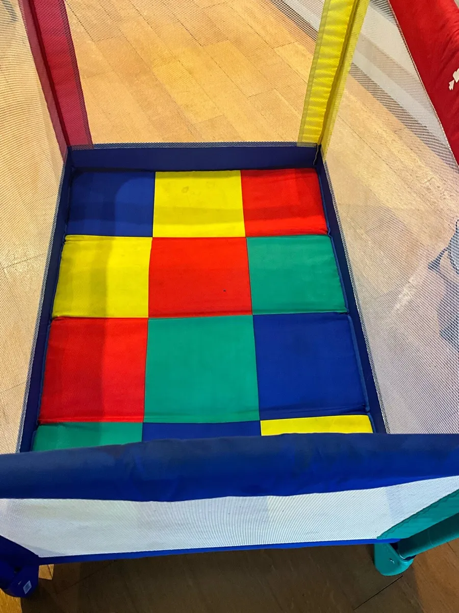 GRACO - Travel Cot. Pack & Play - Image 2