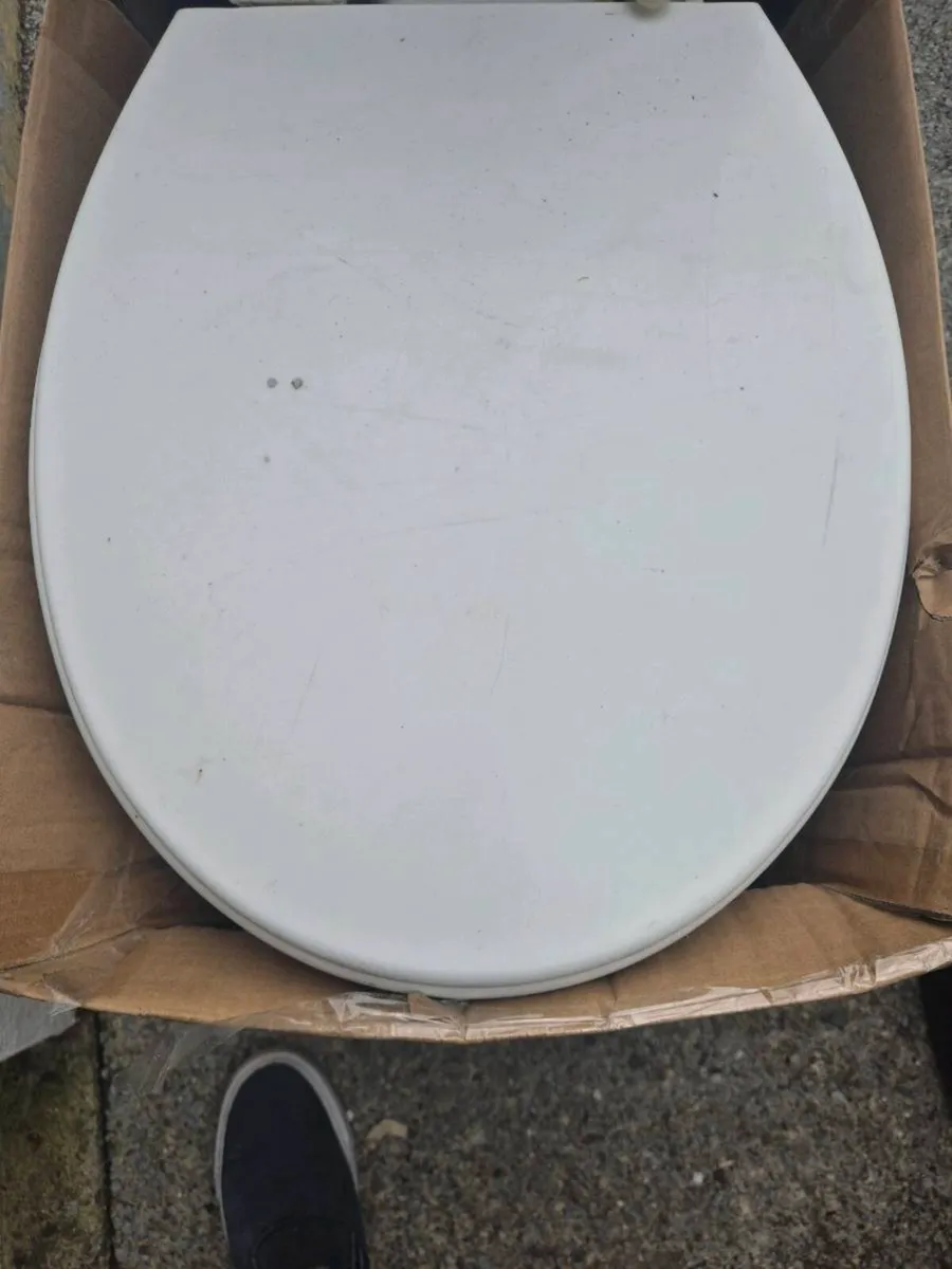 Toilet - Image 3