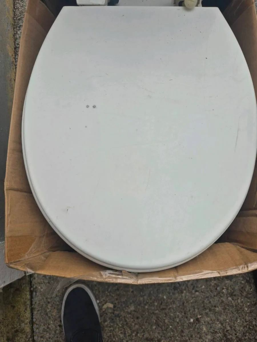 Toilet - Image 4