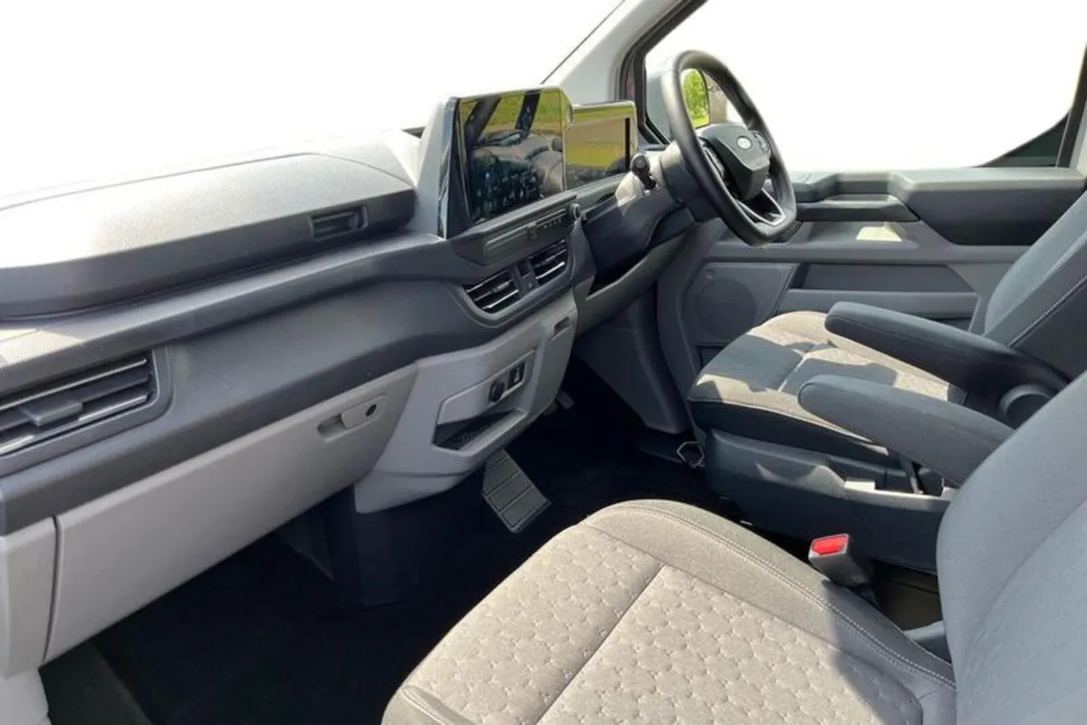 Ford Transit Custom LIMITED - Image 3