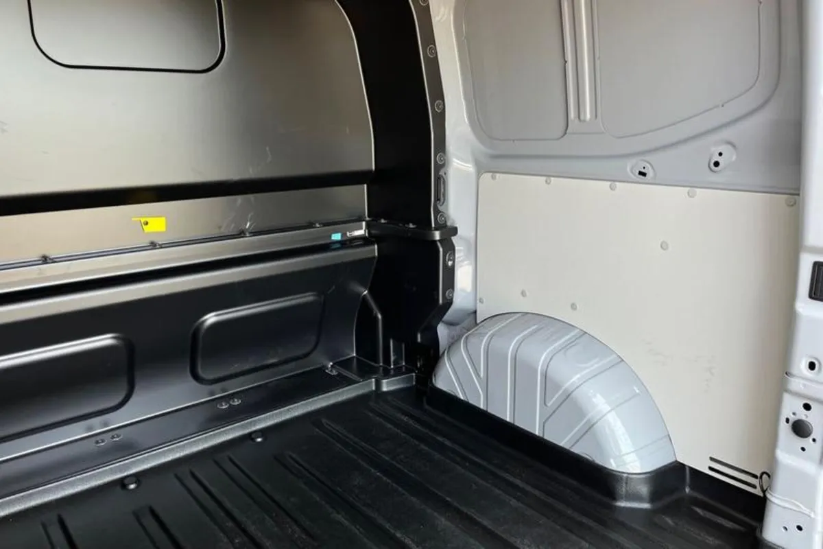 Ford Transit Custom LIMITED - Image 4