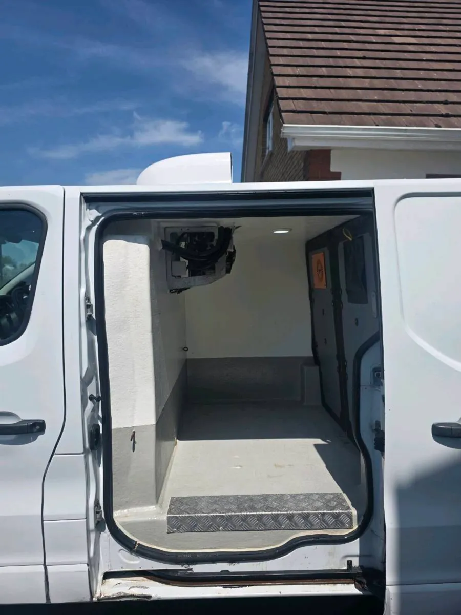 Vauxhall Vivaro fridge van - Image 4