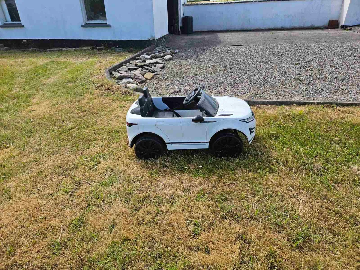 Kids electric ride on tractor and car Range Rover - Image 4