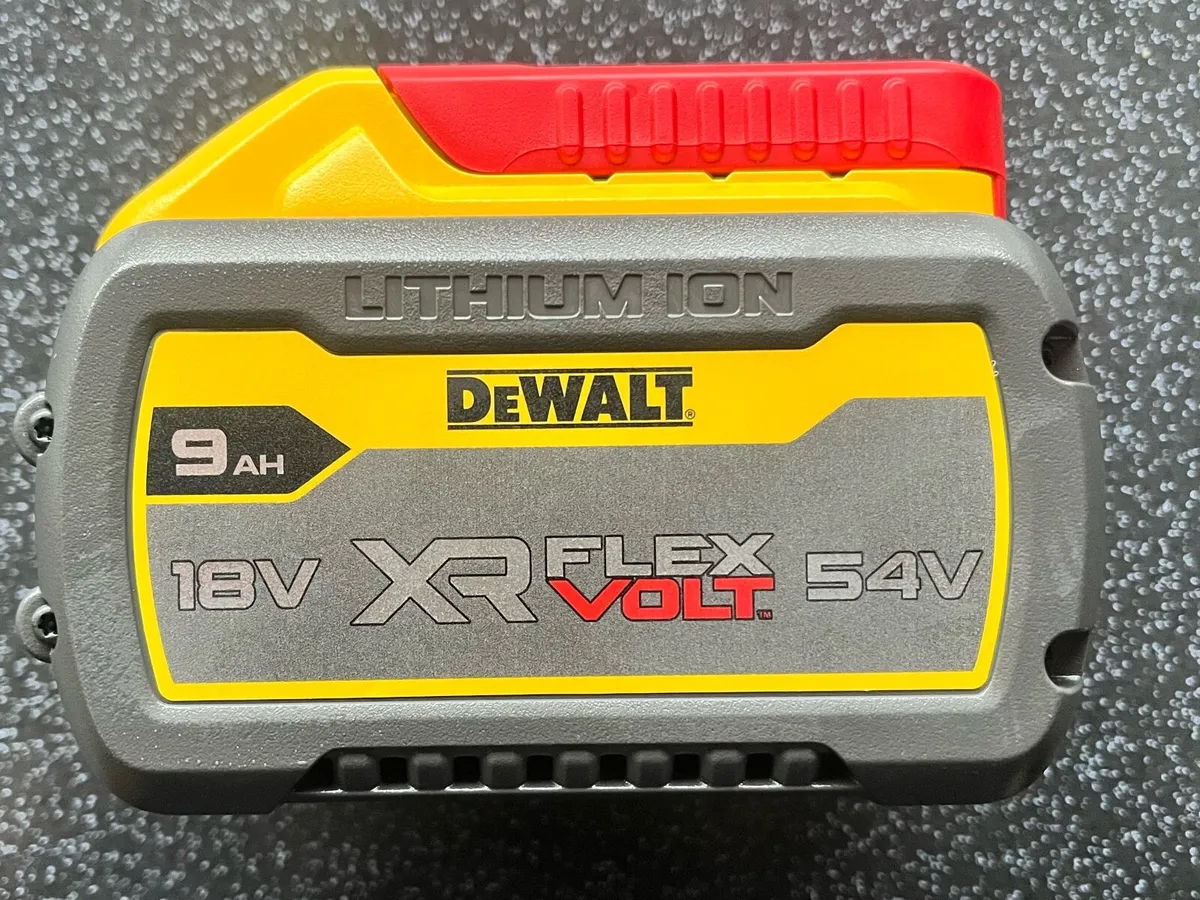 Dewalt battery - Image 4
