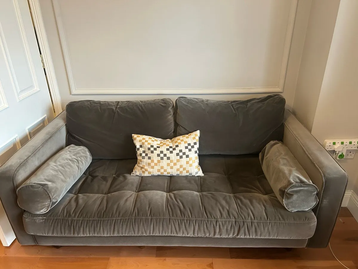 2.5 seater sofa/couch - Image 1