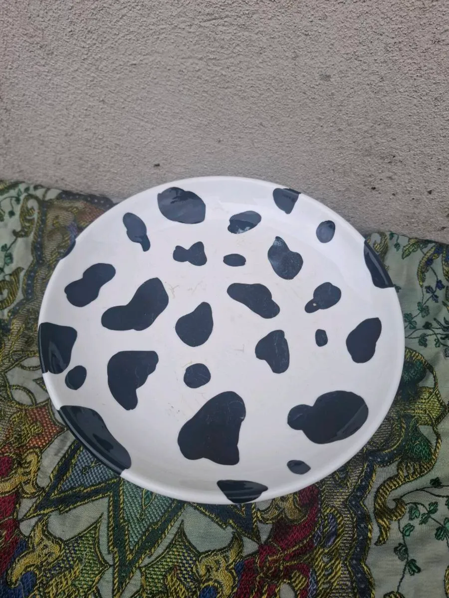 Cow cake stand postage possible - Image 2