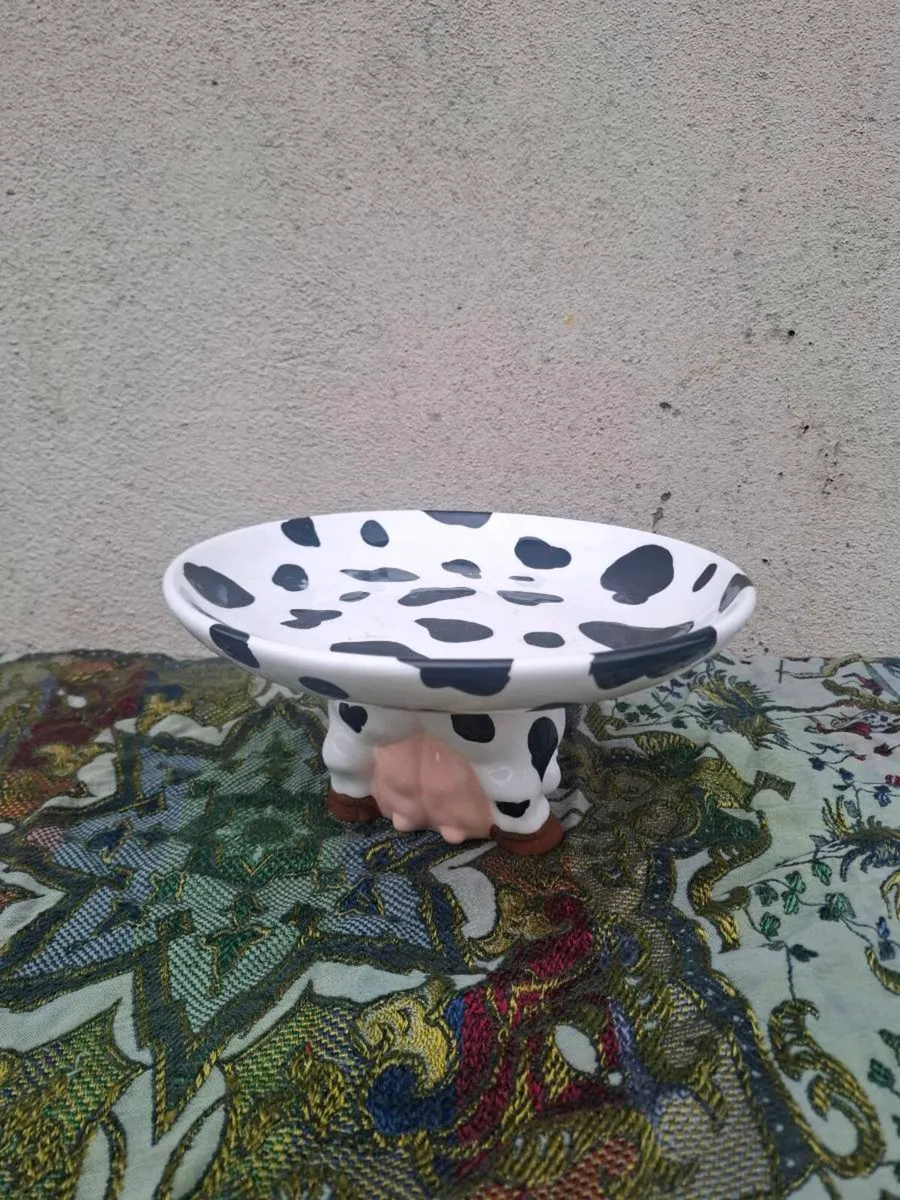 Cow cake stand postage possible - Image 3