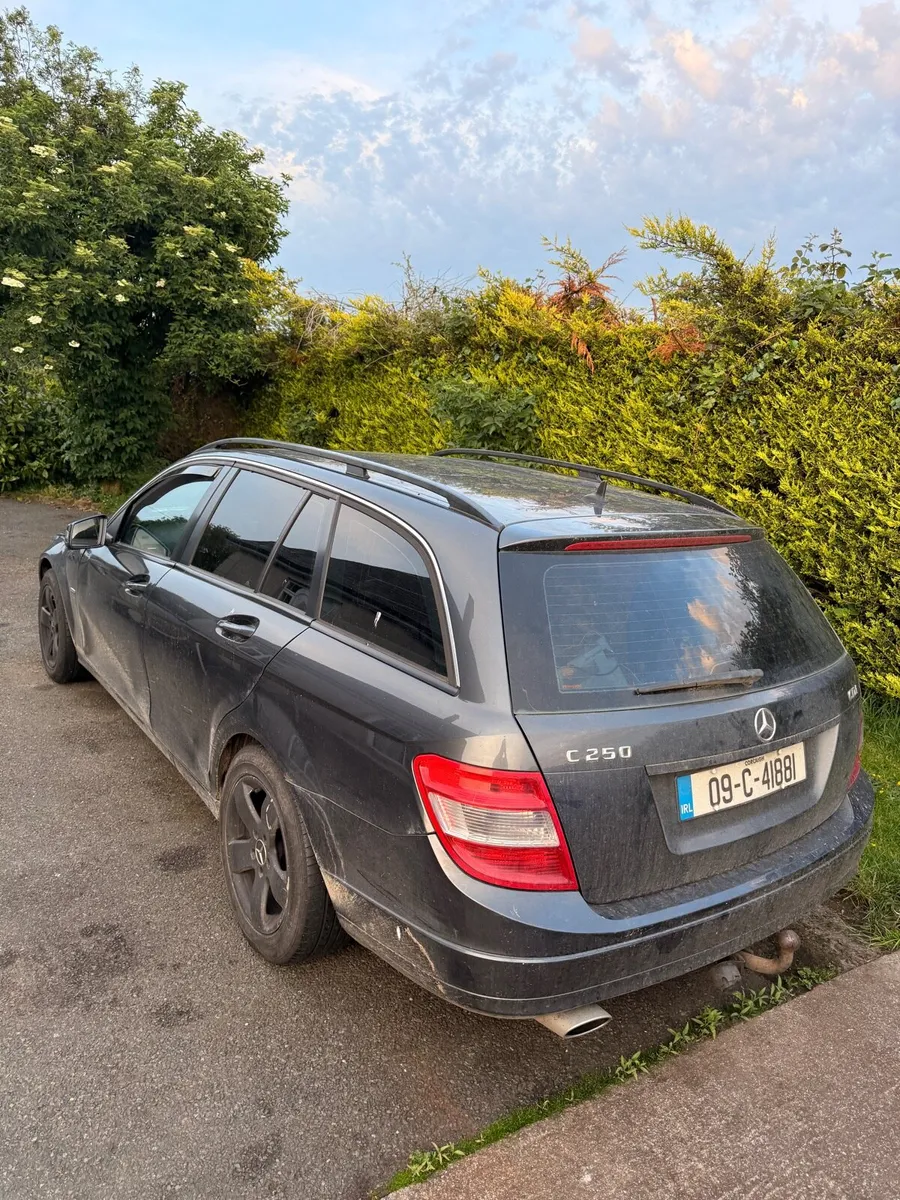 Mercedes C250 estate for parts - Image 1