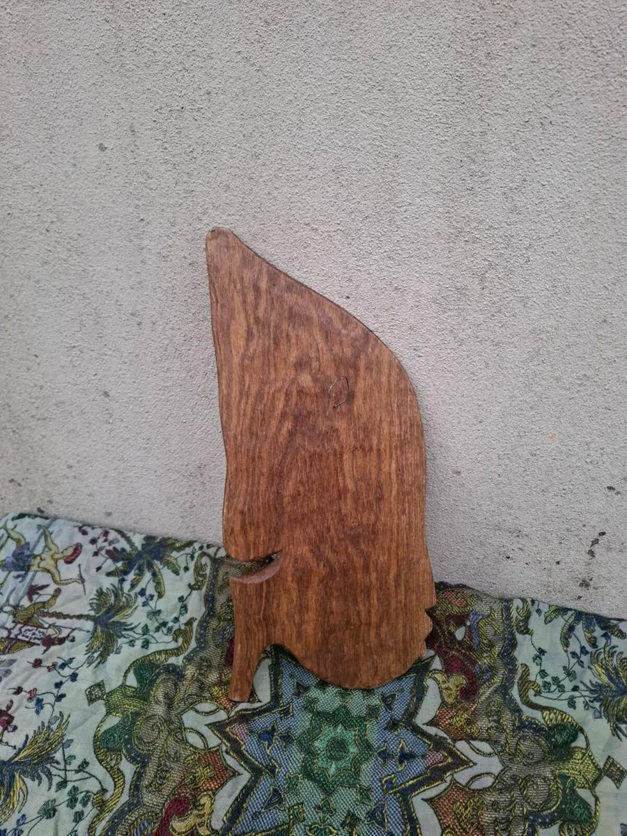 Large wood sculpted figure possible to post - Image 2