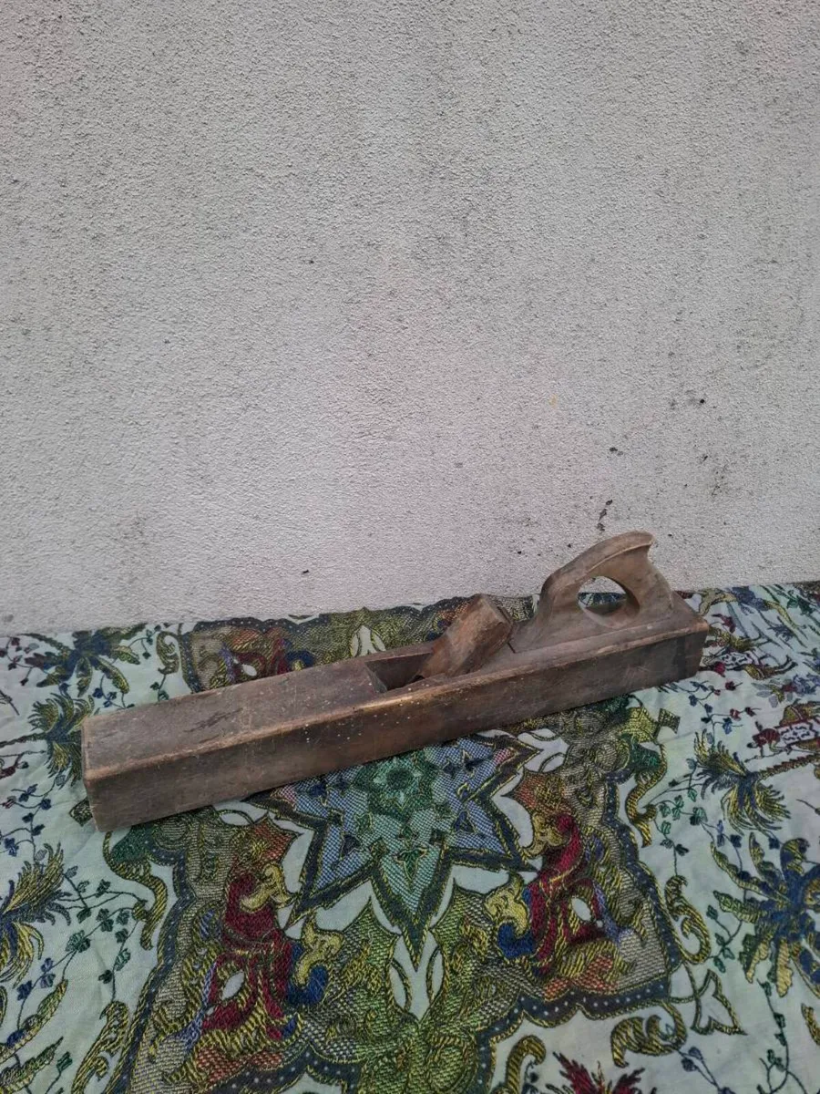 Solid vintage wood planer possible to post - Image 1