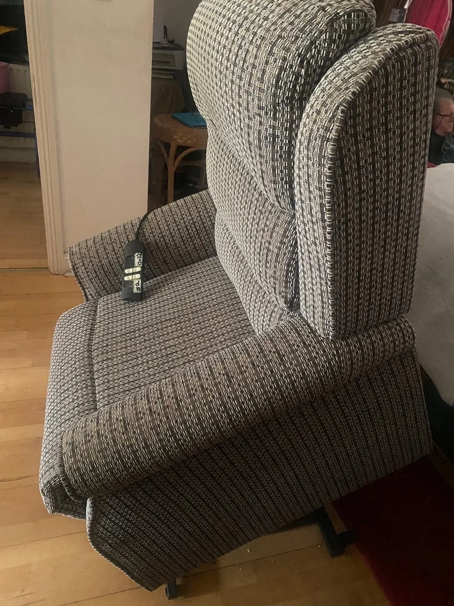 Windsor Lift & Tilt Orthopaedic Chair - Image 3