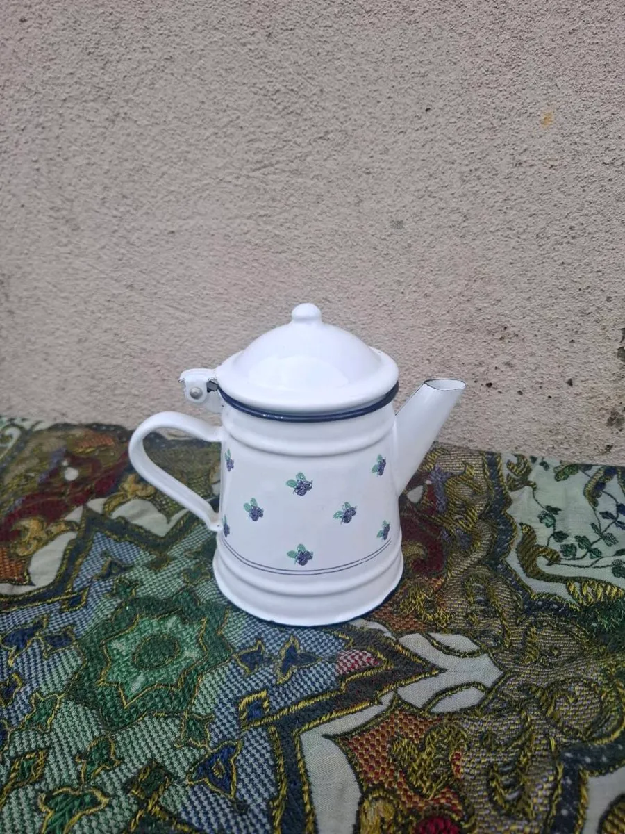 Enamel small tea pot postage possible - Image 1