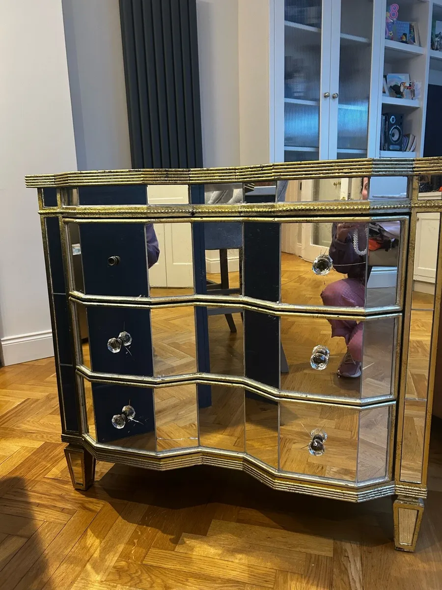 Chest of drawers - Image 1