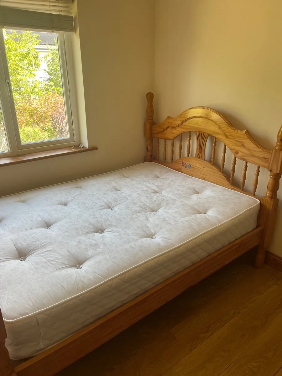 Bed & bedroom furniture - Image 1