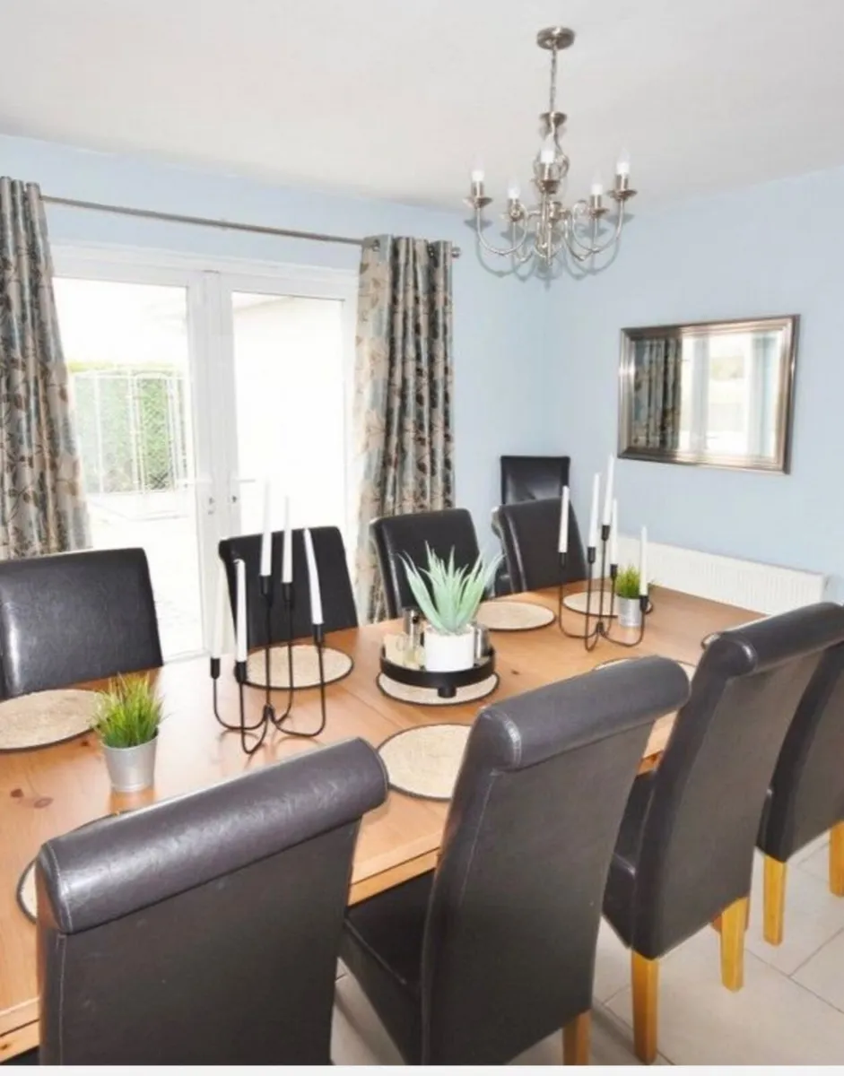 Dining table and 8 Chairs - Image 2