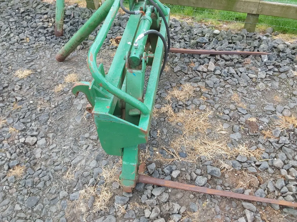 Bale handler - Image 1
